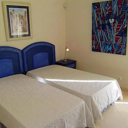 Sleeps 8 With Pool And Air Con Vale do Lobo